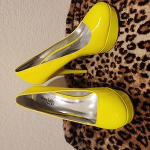 Neon yellow pumps